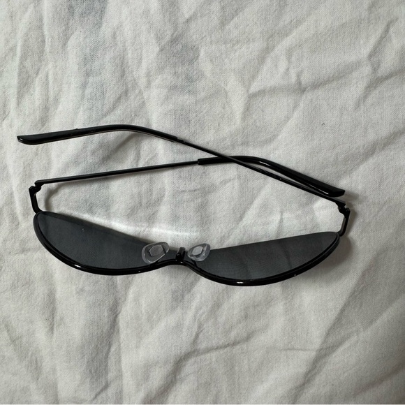 Simply Vera by Vera Wang Black Cat Eye Sunglasses main image 6